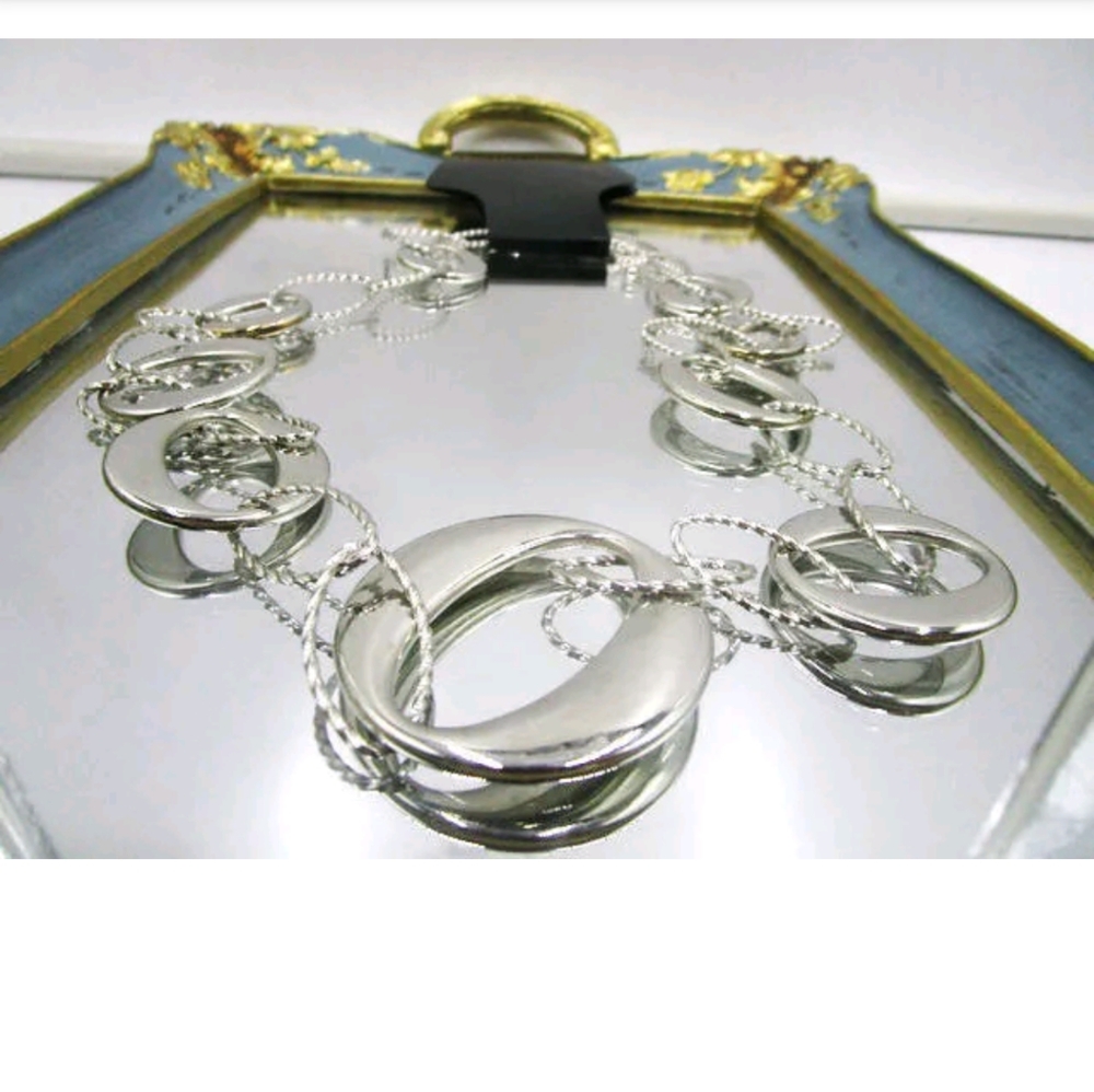 New connected circles silver necklace